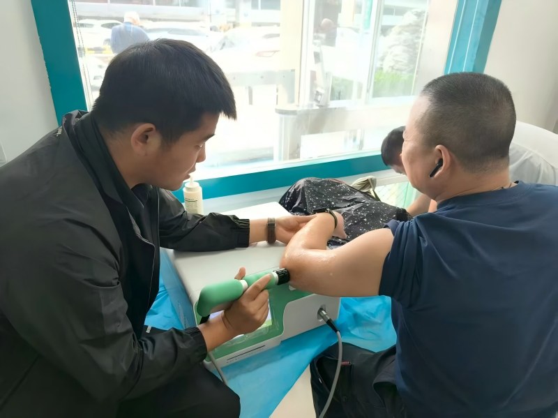 痙攣克星來了！沖擊波技術如何讓肘關節松綁？